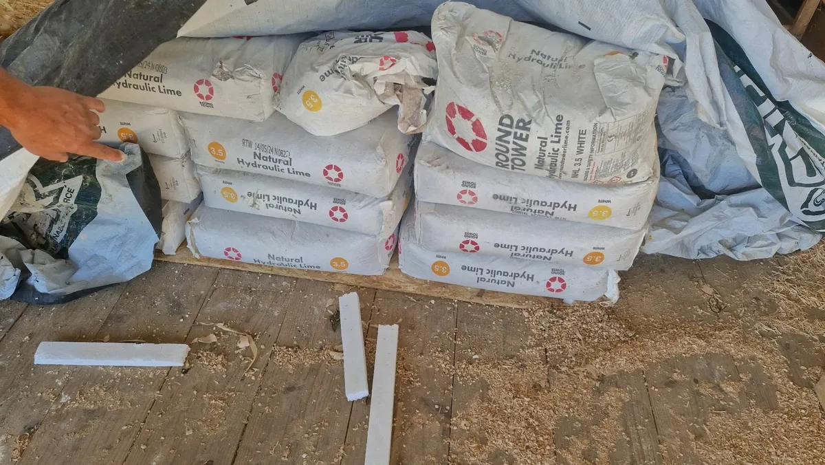 Natural hydraulic lime
