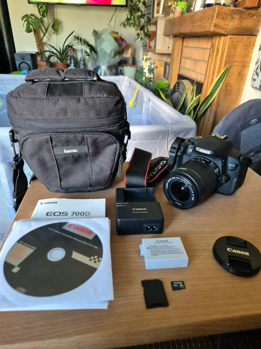 Canon 700d + Extras - Image 1