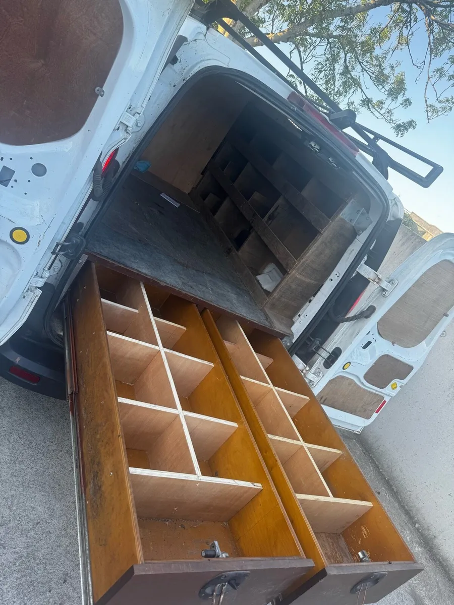 Ford Transit Connect LWB - Image 2
