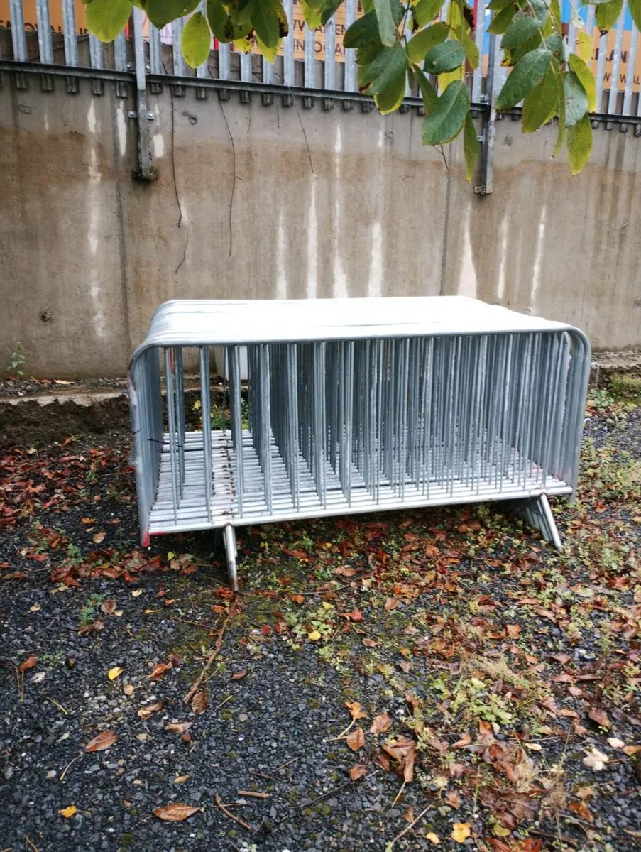 28 road barriers - Image 2