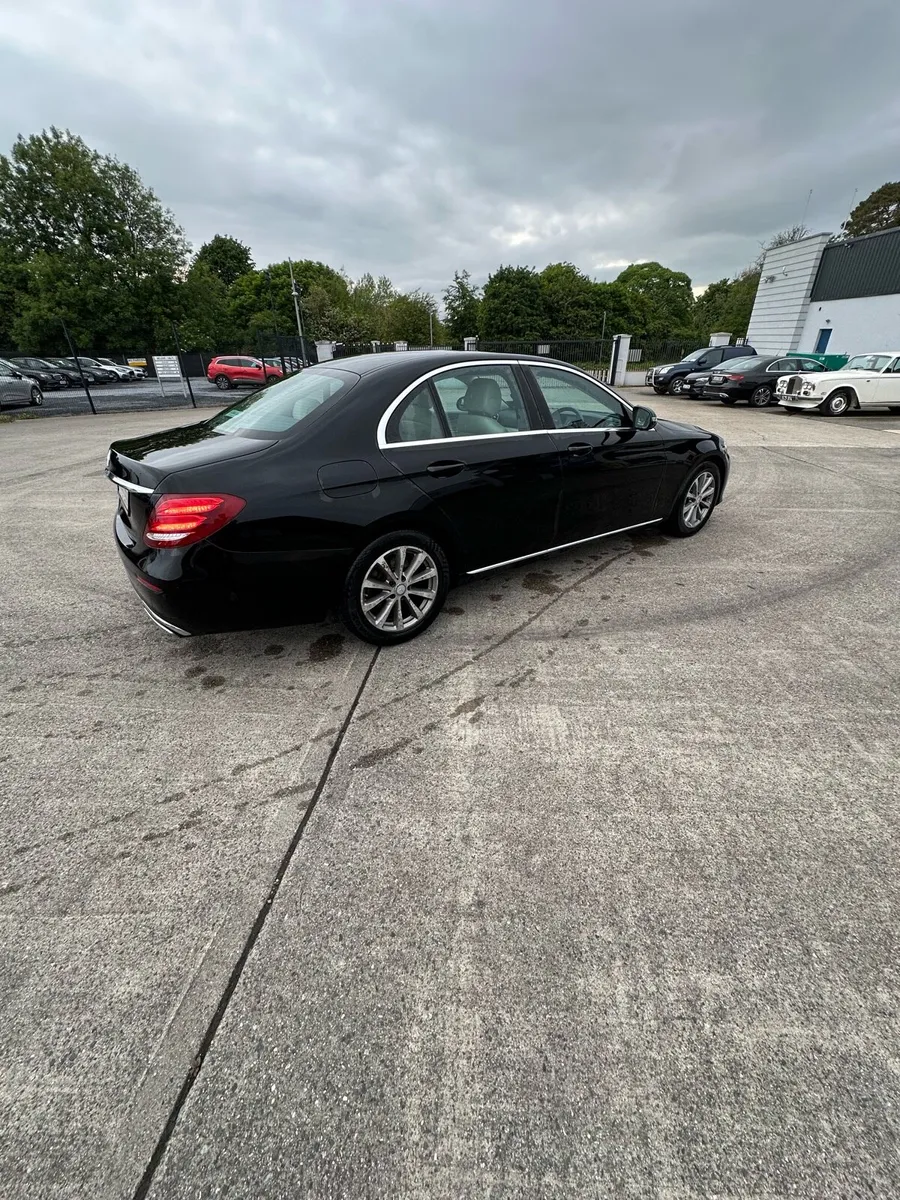 2017 Merc E 220d  NOT CRASHED - Image 2
