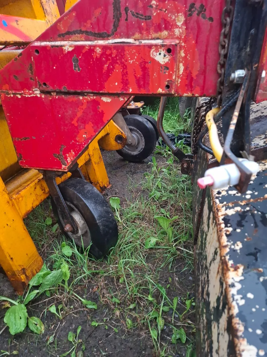 Gurney Reeve Hydraulic Sweeper Collector - Image 3
