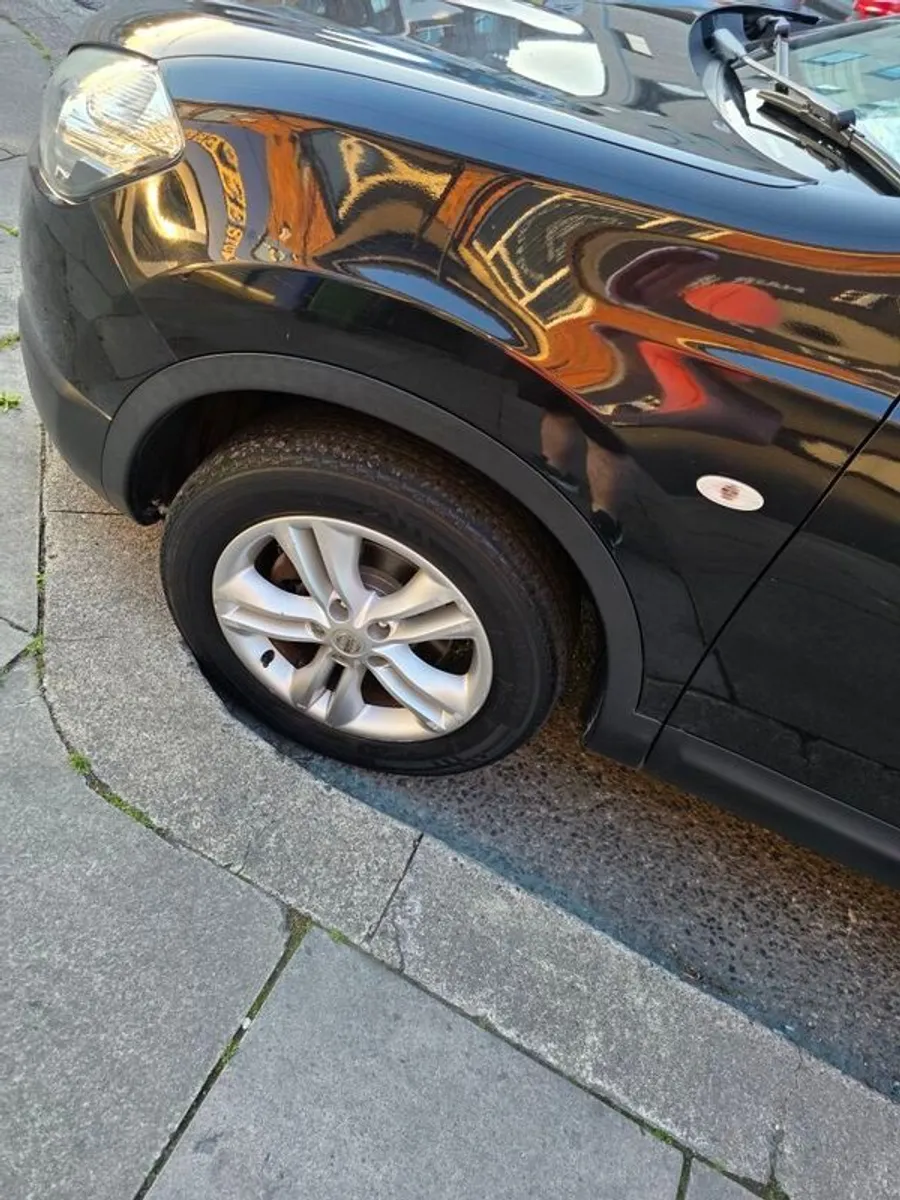2012 Nissan Qashqai+2 - Image 2