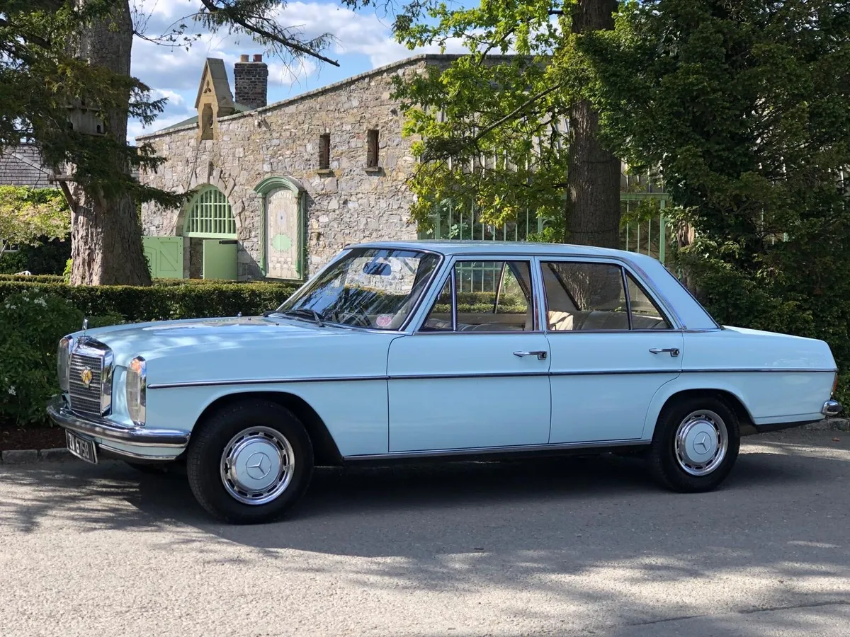 Mercedes 220 1972 petrol - Image 1