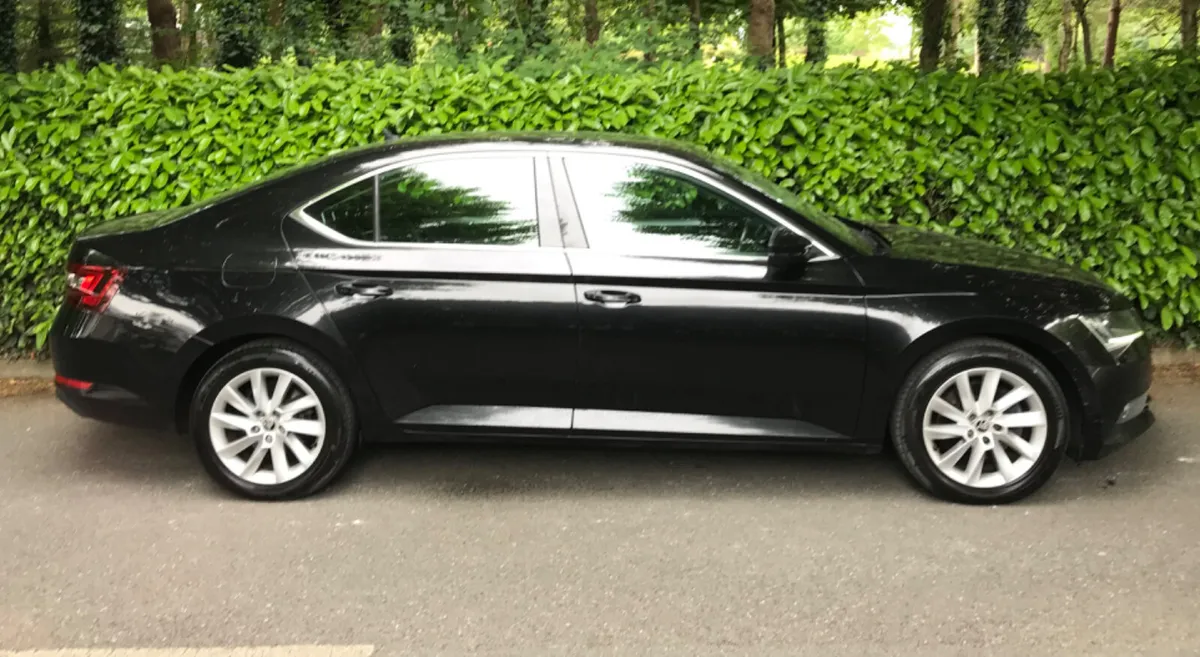 Skoda Superb 1.6 TDI 120bhp Style Edition Leather - Image 4