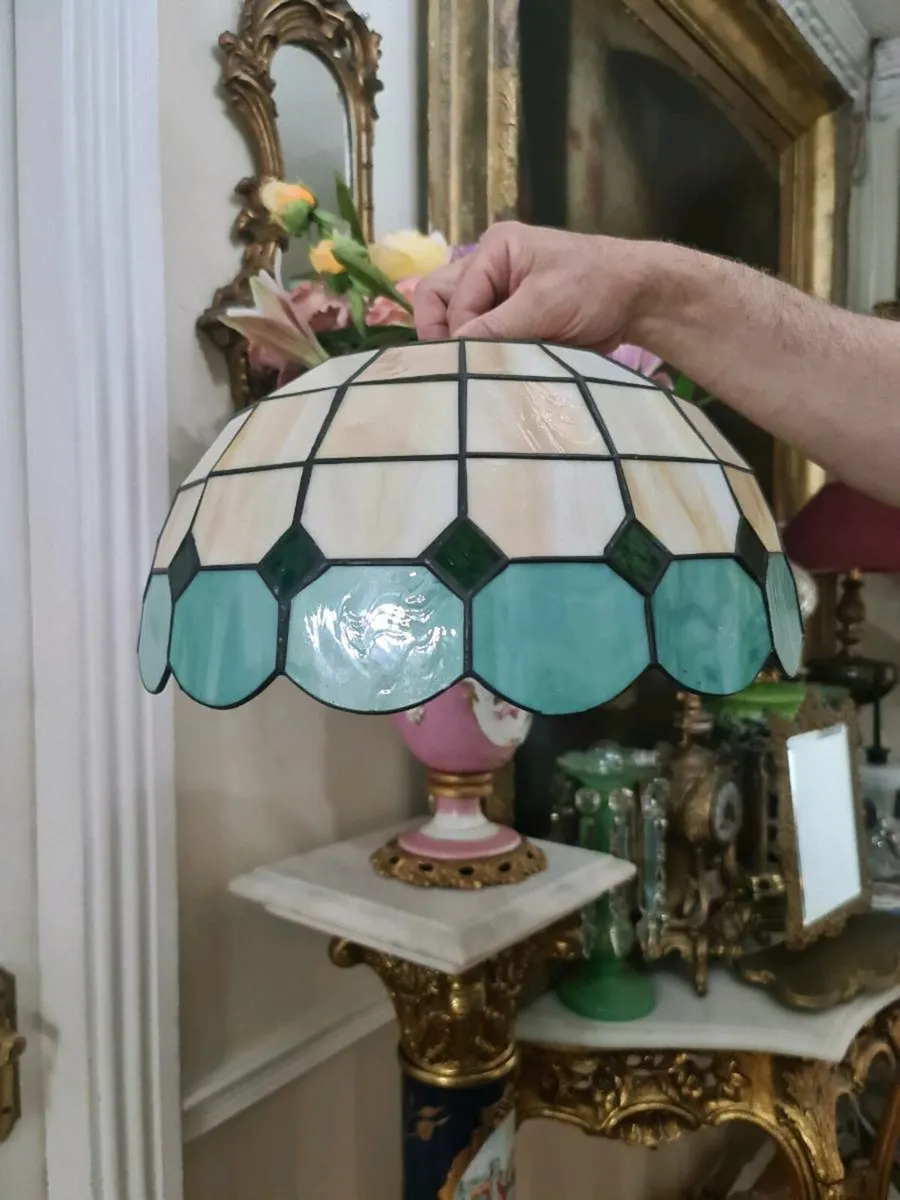Tiffany ceiling light and lamp shade - Image 3