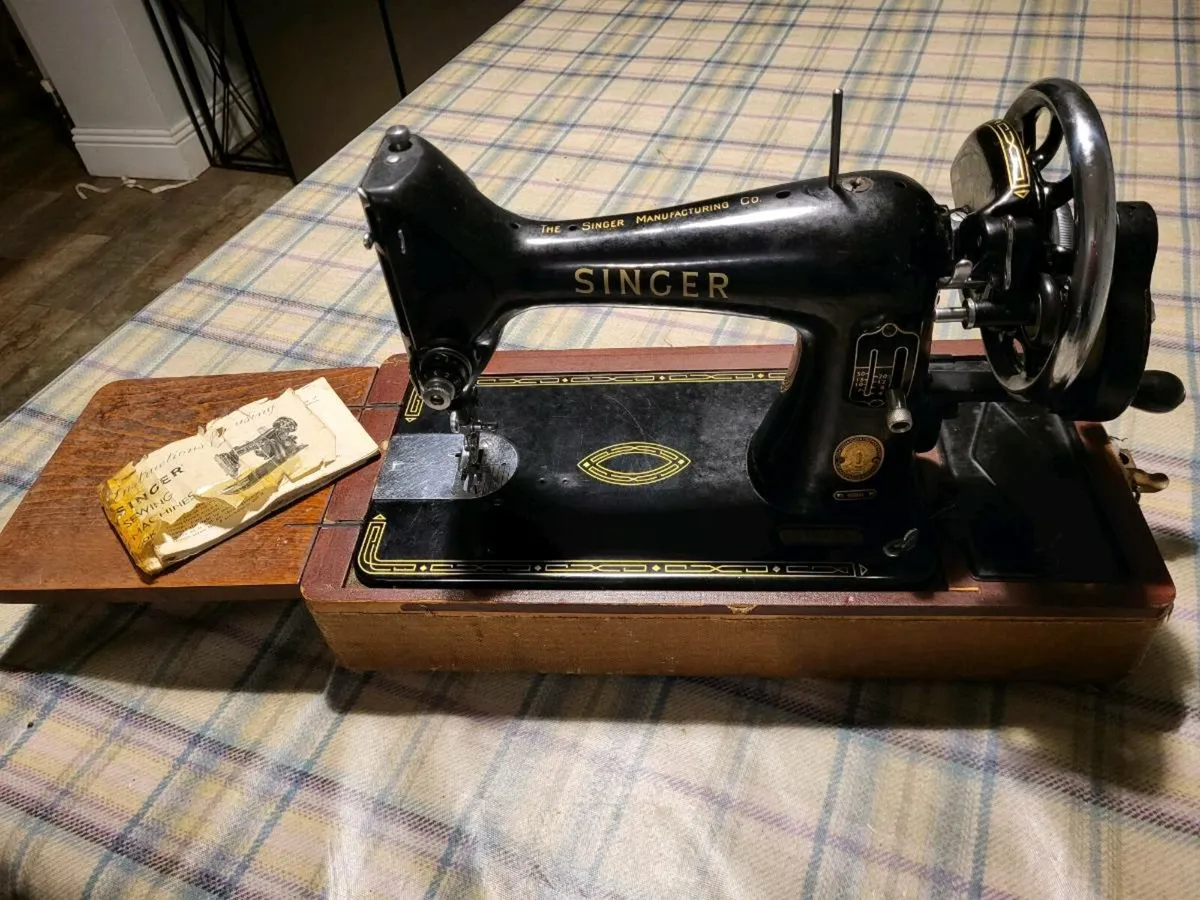 Sewing machine - Image 1