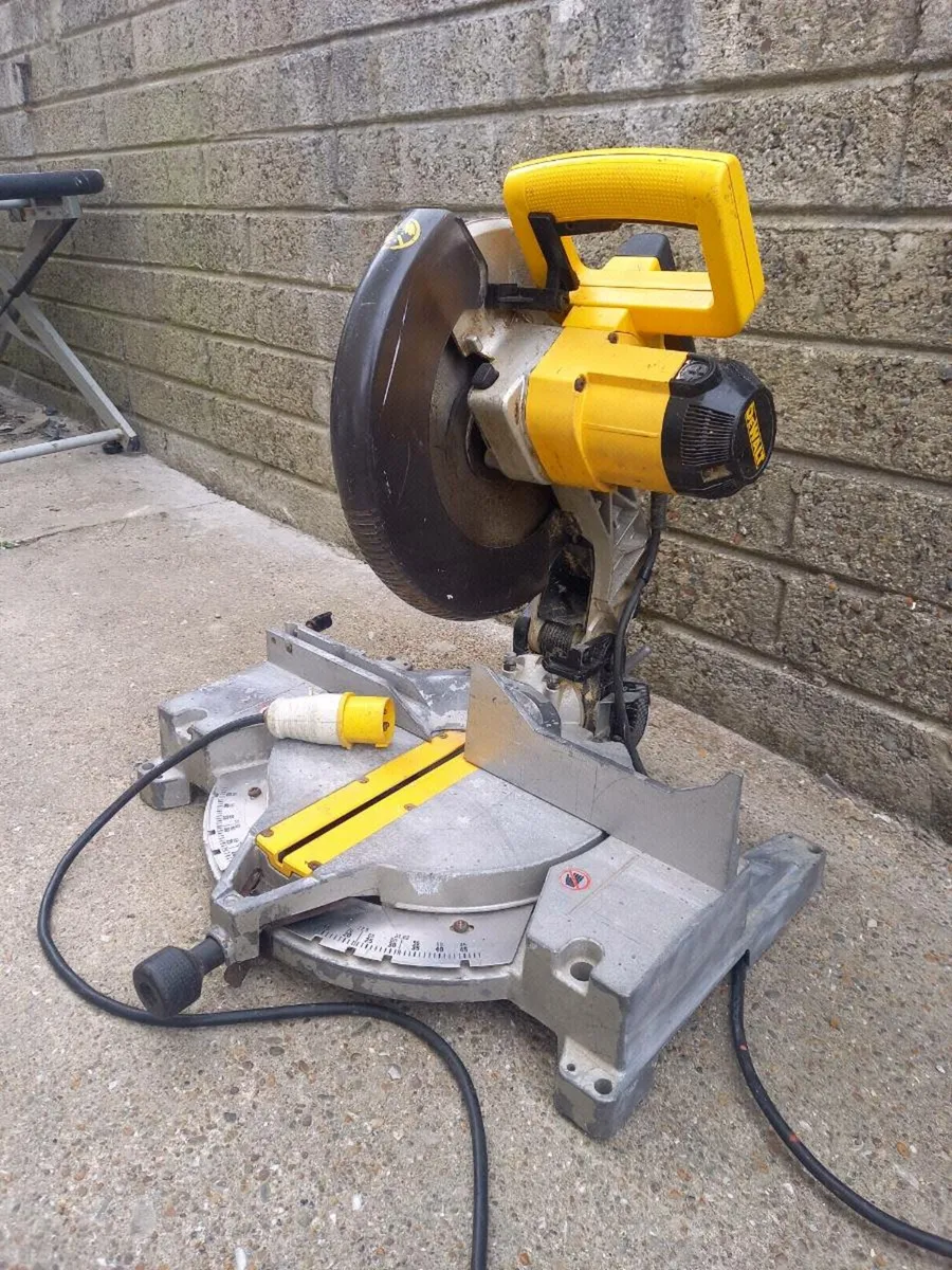 DeWalt 12 Inch Chopsaw - Image 2