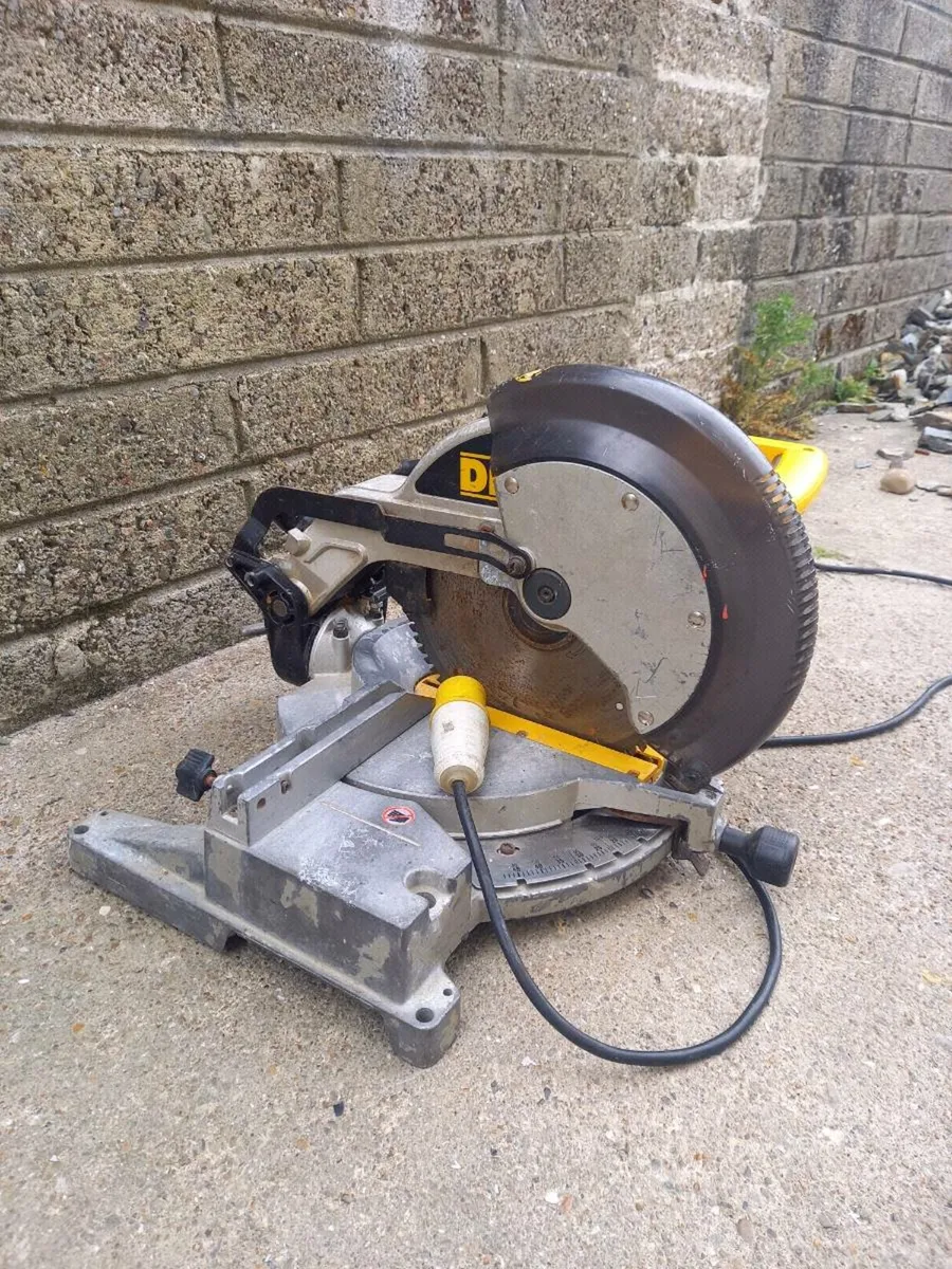 DeWalt 12 Inch Chopsaw - Image 3