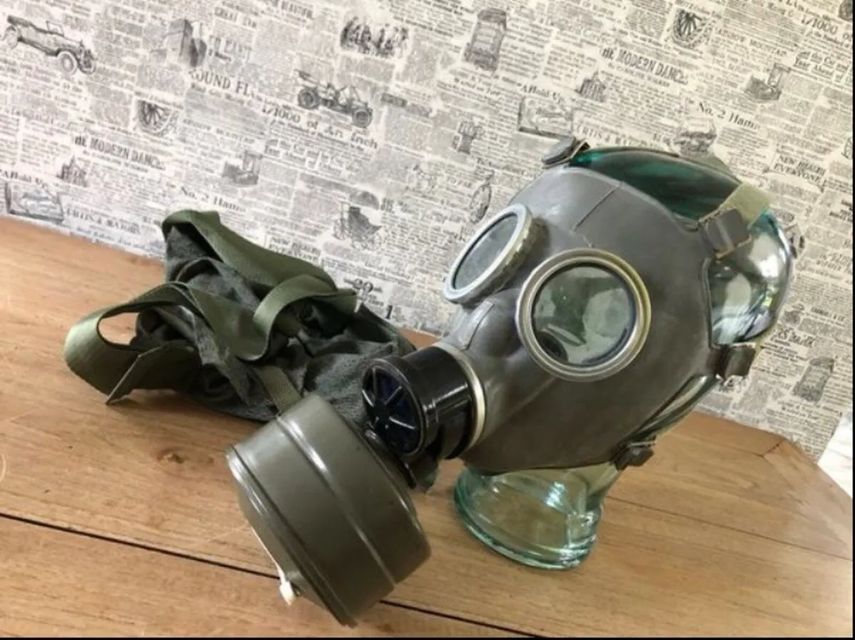 Vintage gas mask & bag - Image 1