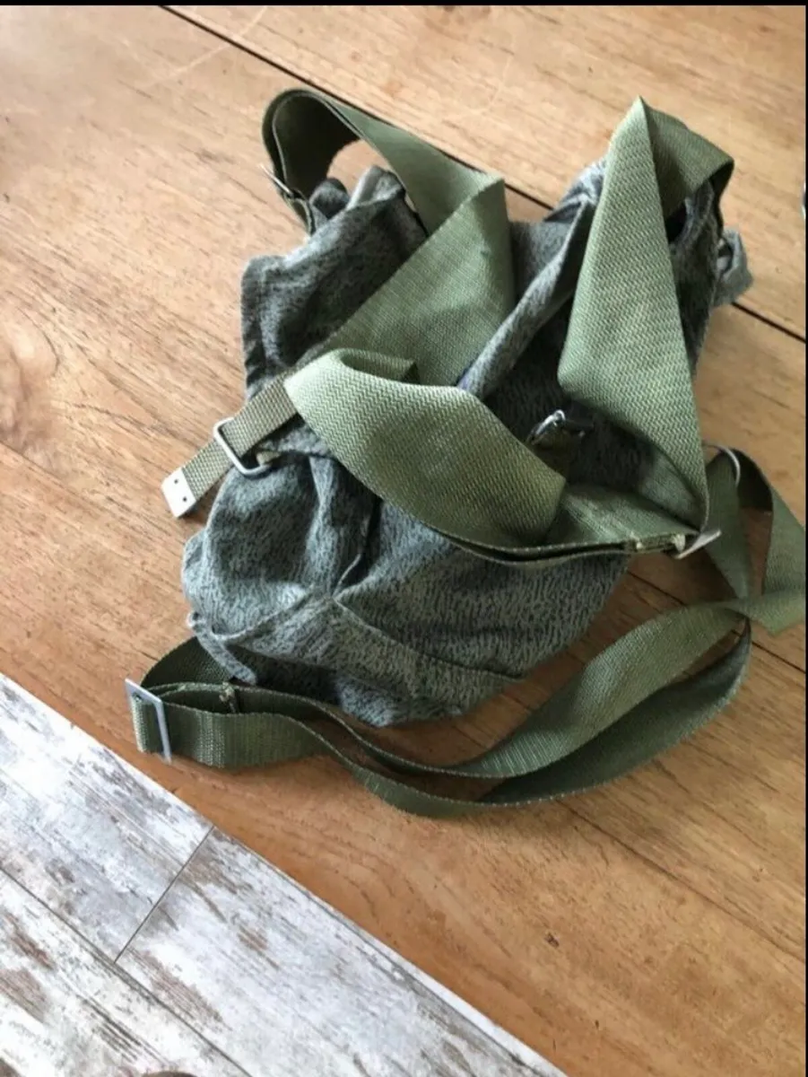 Vintage gas mask & bag - Image 4