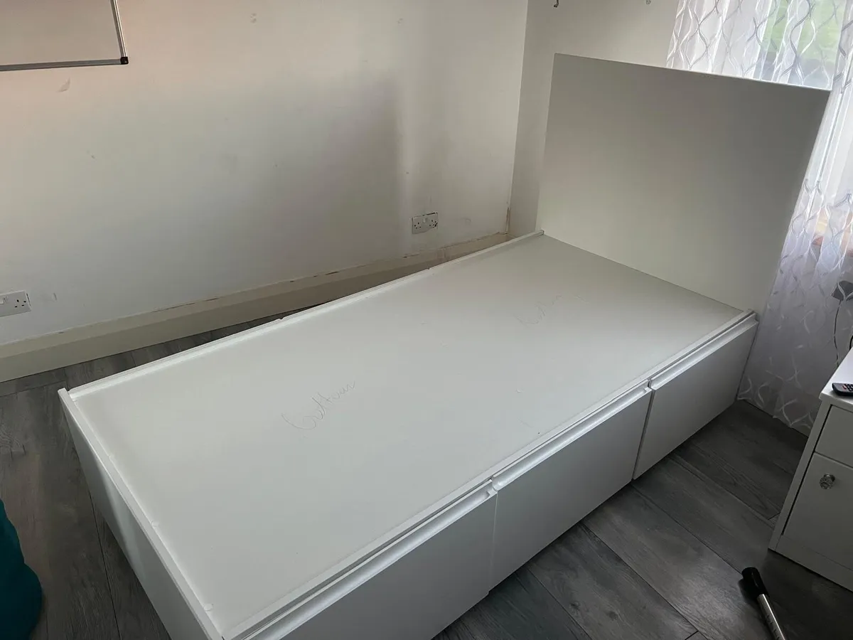 Bed - Image 3