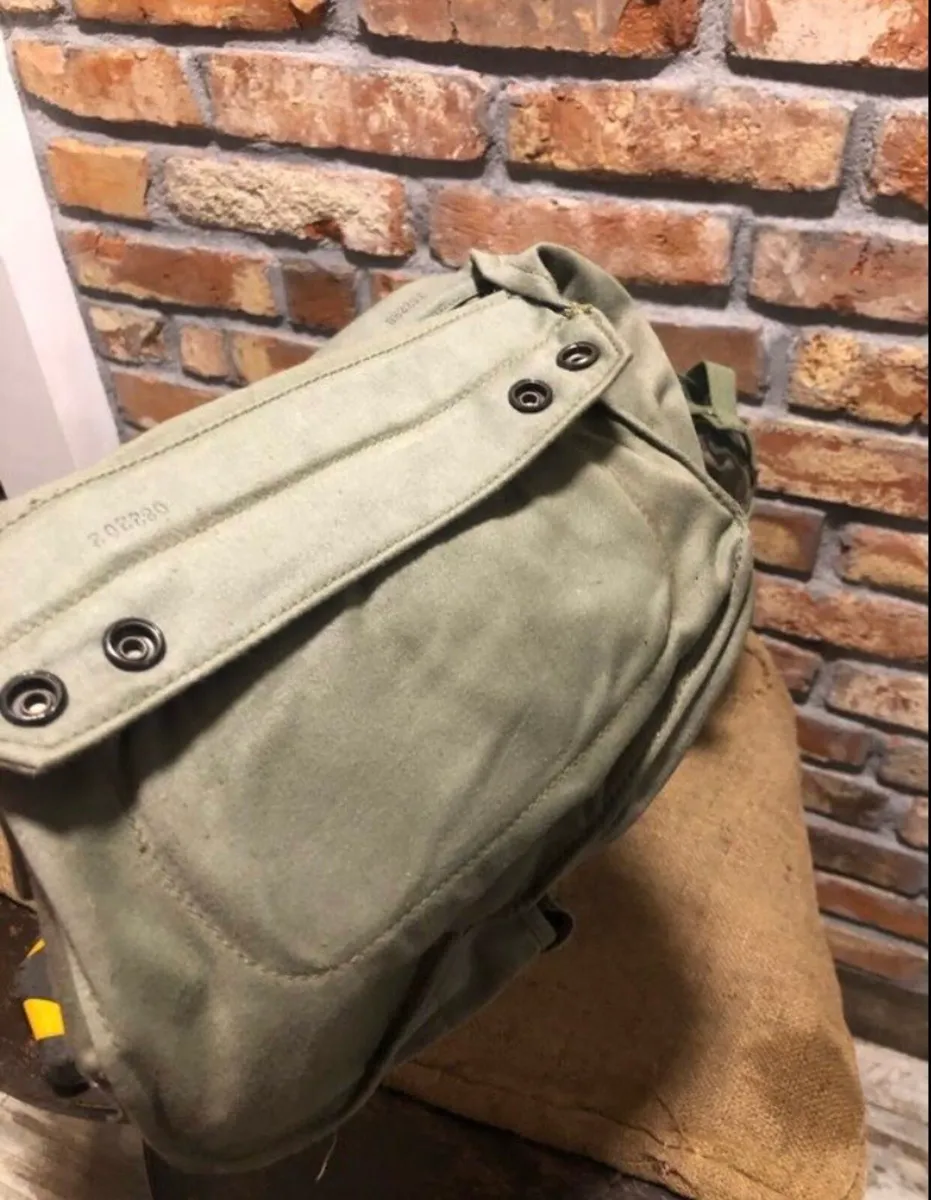 Vintage gas mask & bag - Image 4