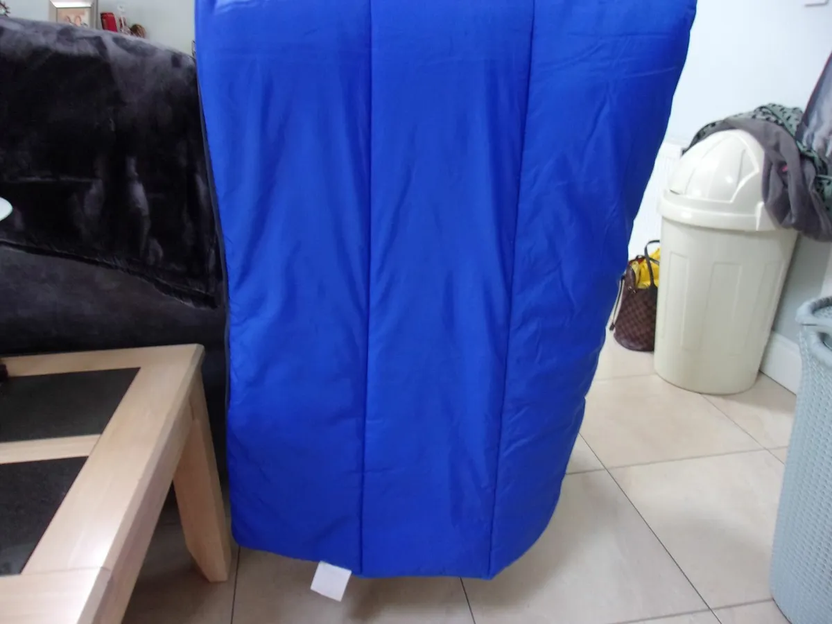 3 SLEPING  BAGS - Image 1