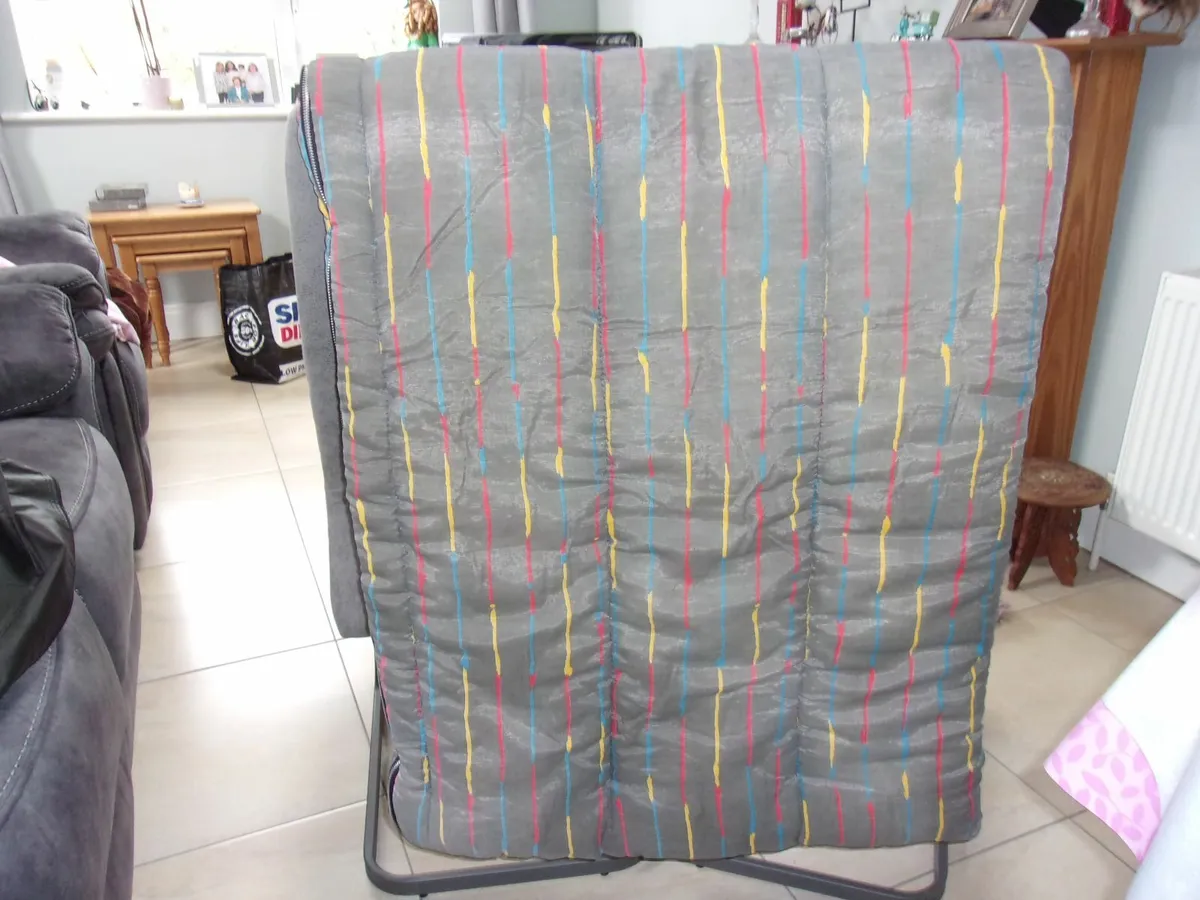 3 SLEPING  BAGS - Image 3