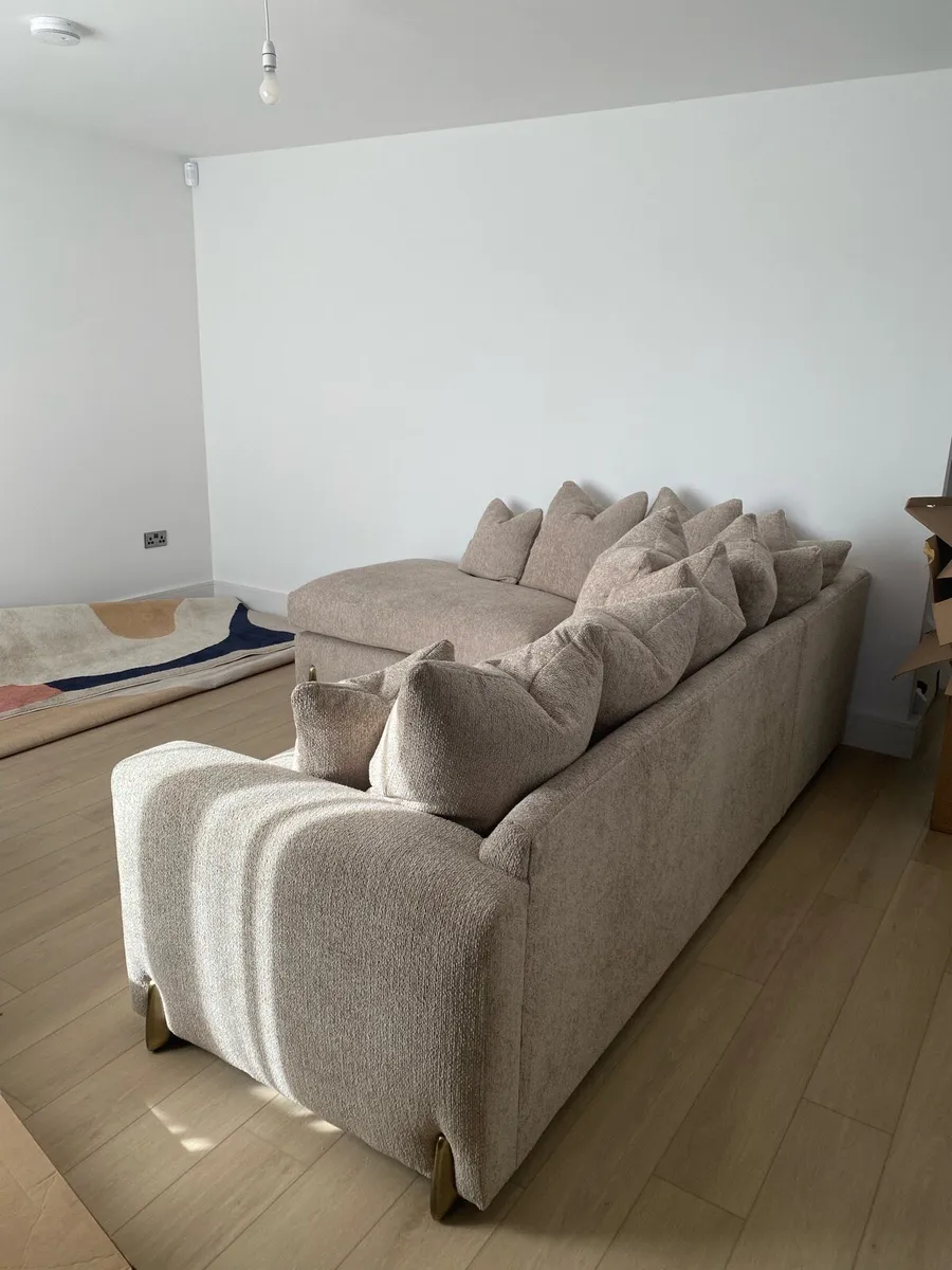 Boucle Couch - Image 2