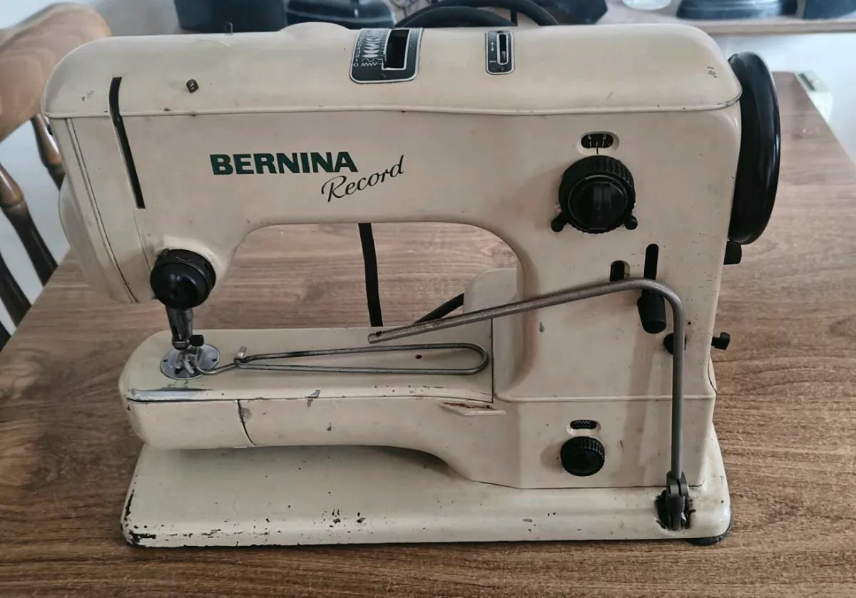 Sewing machine - Image 2
