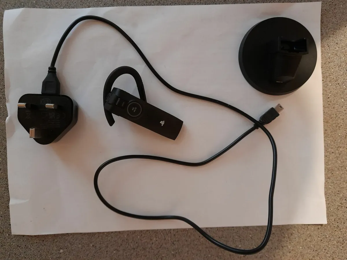 Wifi USB Earset Earpiece + Docking Pod Charger - Image 1