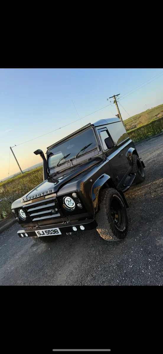 Land Rover Defender 1994 - Image 2