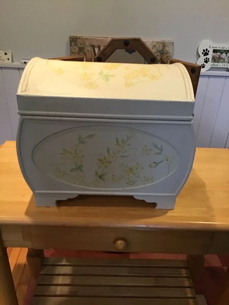 WOODEN SHABBY CHIC STORAGE BOX - Image 1