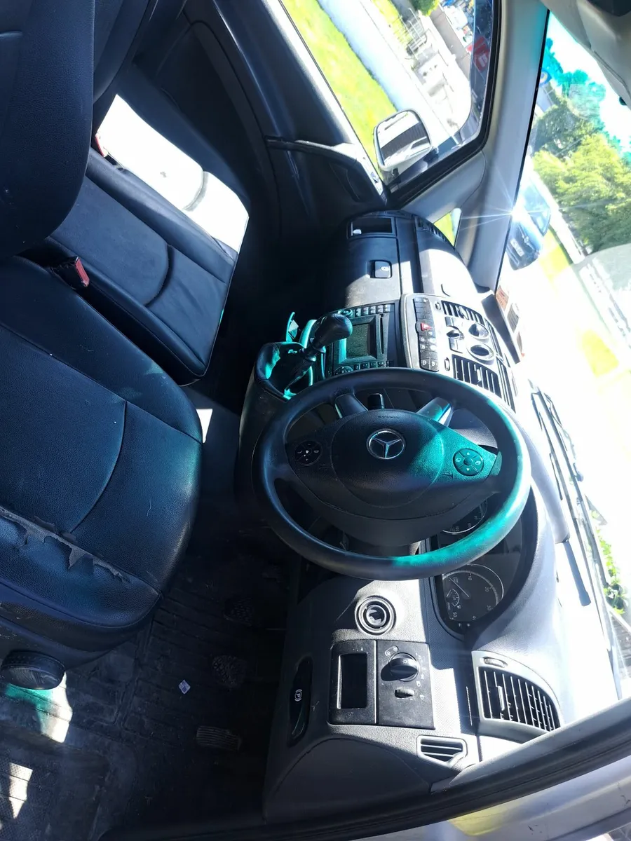 Mercedes-Benz V-Class 2011 - Image 3