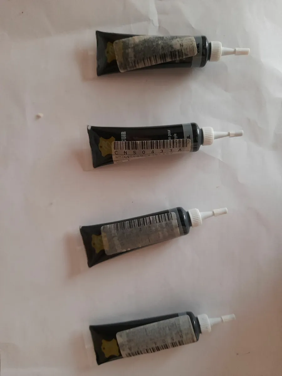Furniture Repair Kit for Cracke Black Leather Sofa - Image 2