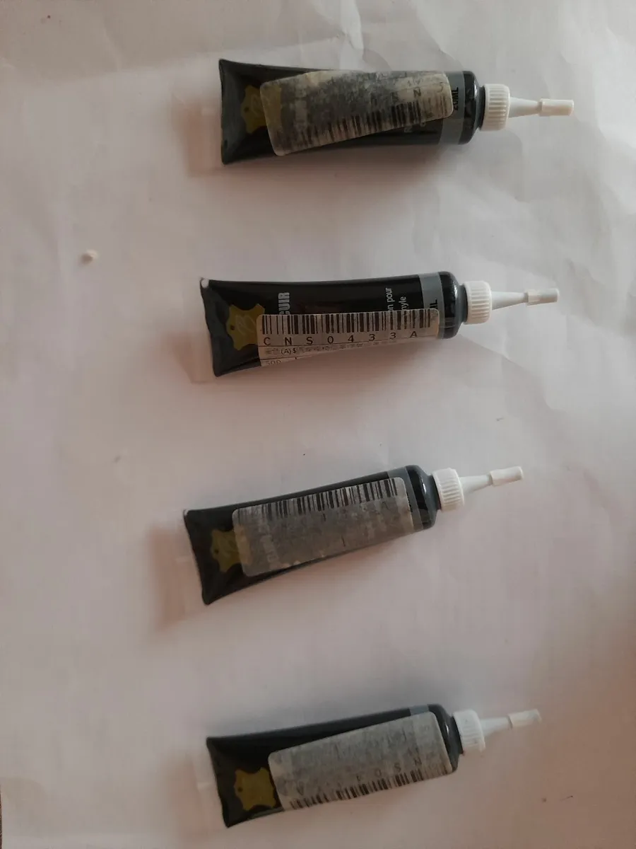 Furniture Repair Kit for Cracke Black Leather Sofa - Image 4