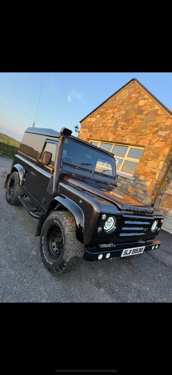 Land Rover Defender 1994 - Image 1