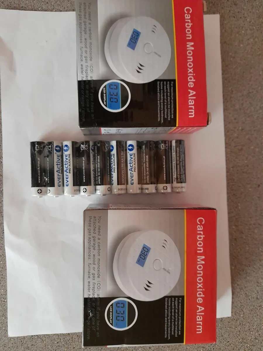 2 Carbon Monoxide Smoke Alarms + 10 Batteries - Image 3
