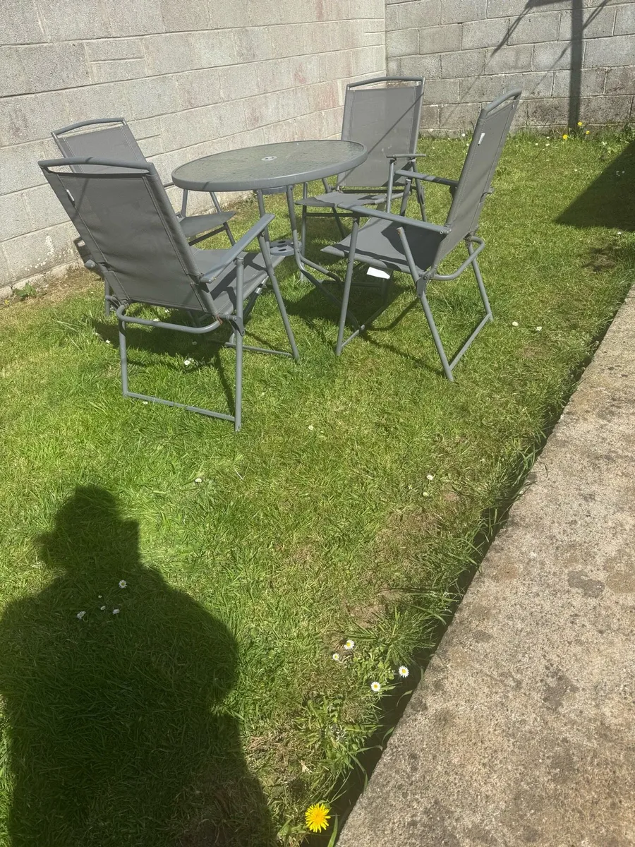 Garden table &4 chairs - Image 2