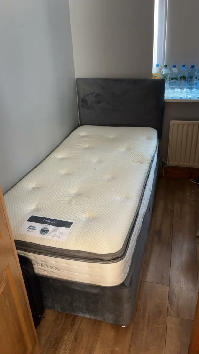 Single bed with mattress - Image 1