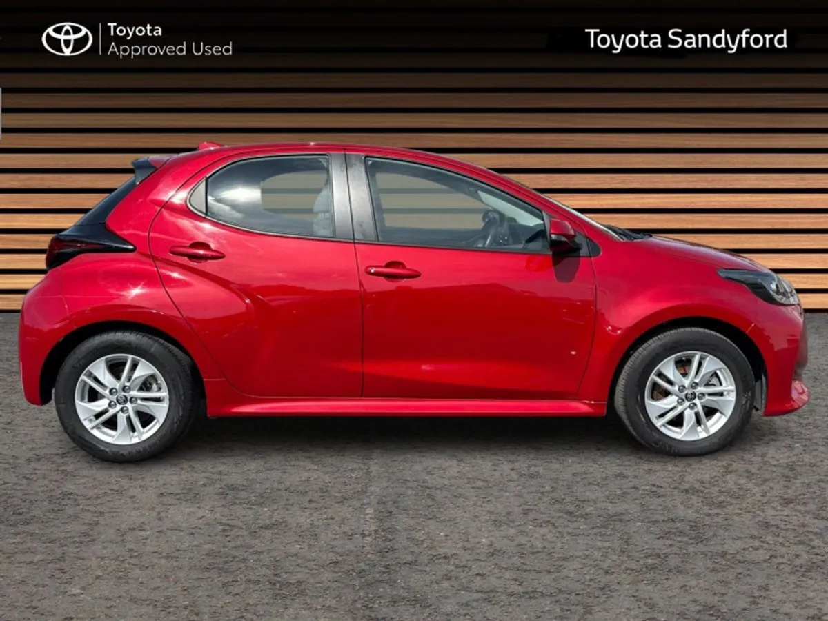Toyota Yaris Hybrid Luna // Rear Camera // Toyota - Image 3