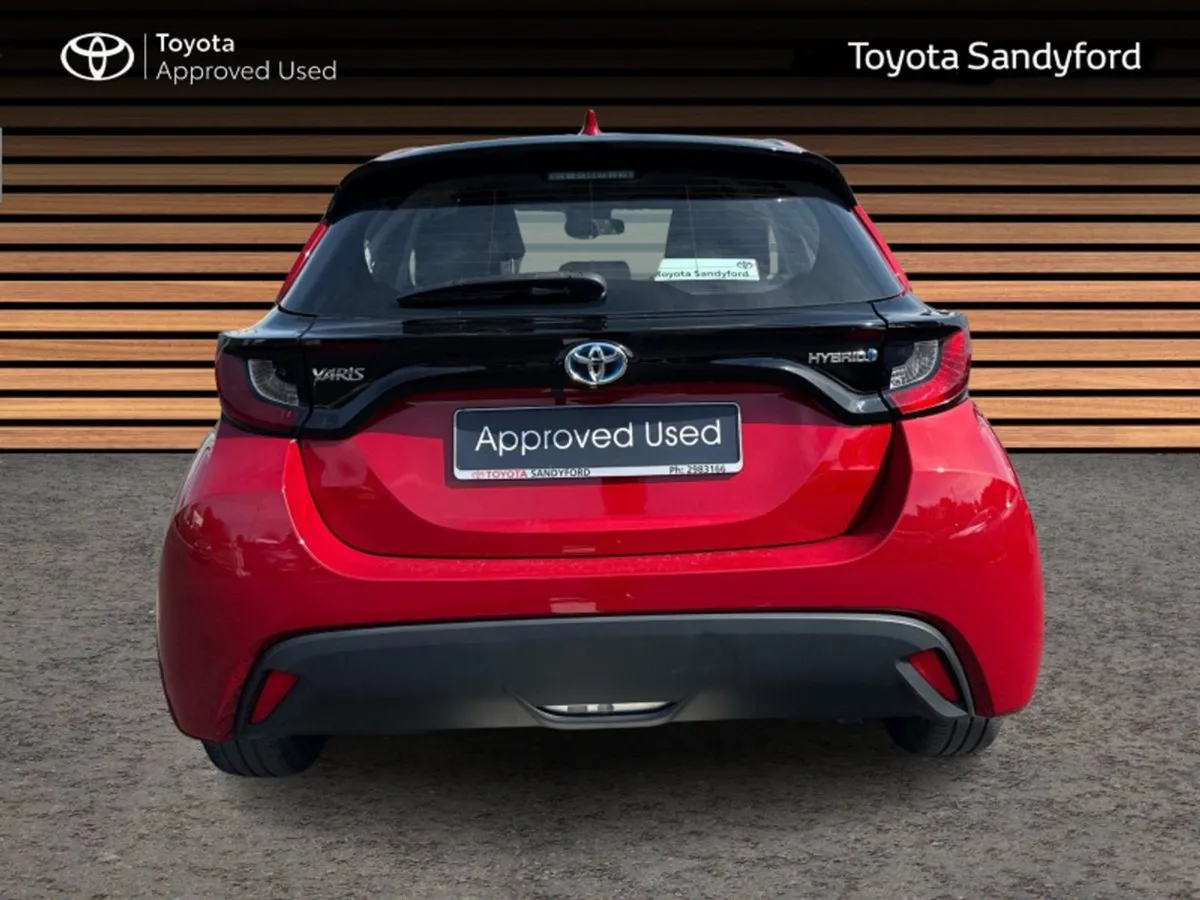 Toyota Yaris Hybrid Luna // Rear Camera // Toyota - Image 4