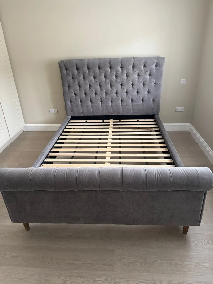 King size bed - Image 4