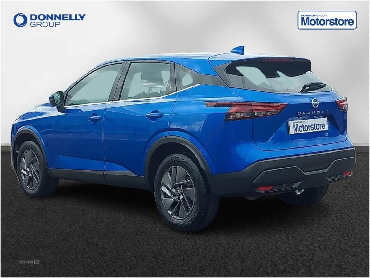 Nissan QASHQAI 1.3 Dig-t MH Acenta Premium 5dr - Image 2
