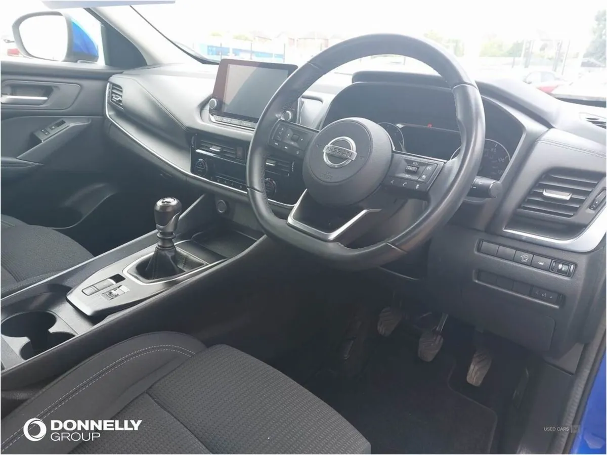 Nissan QASHQAI 1.3 Dig-t MH Acenta Premium 5dr - Image 4