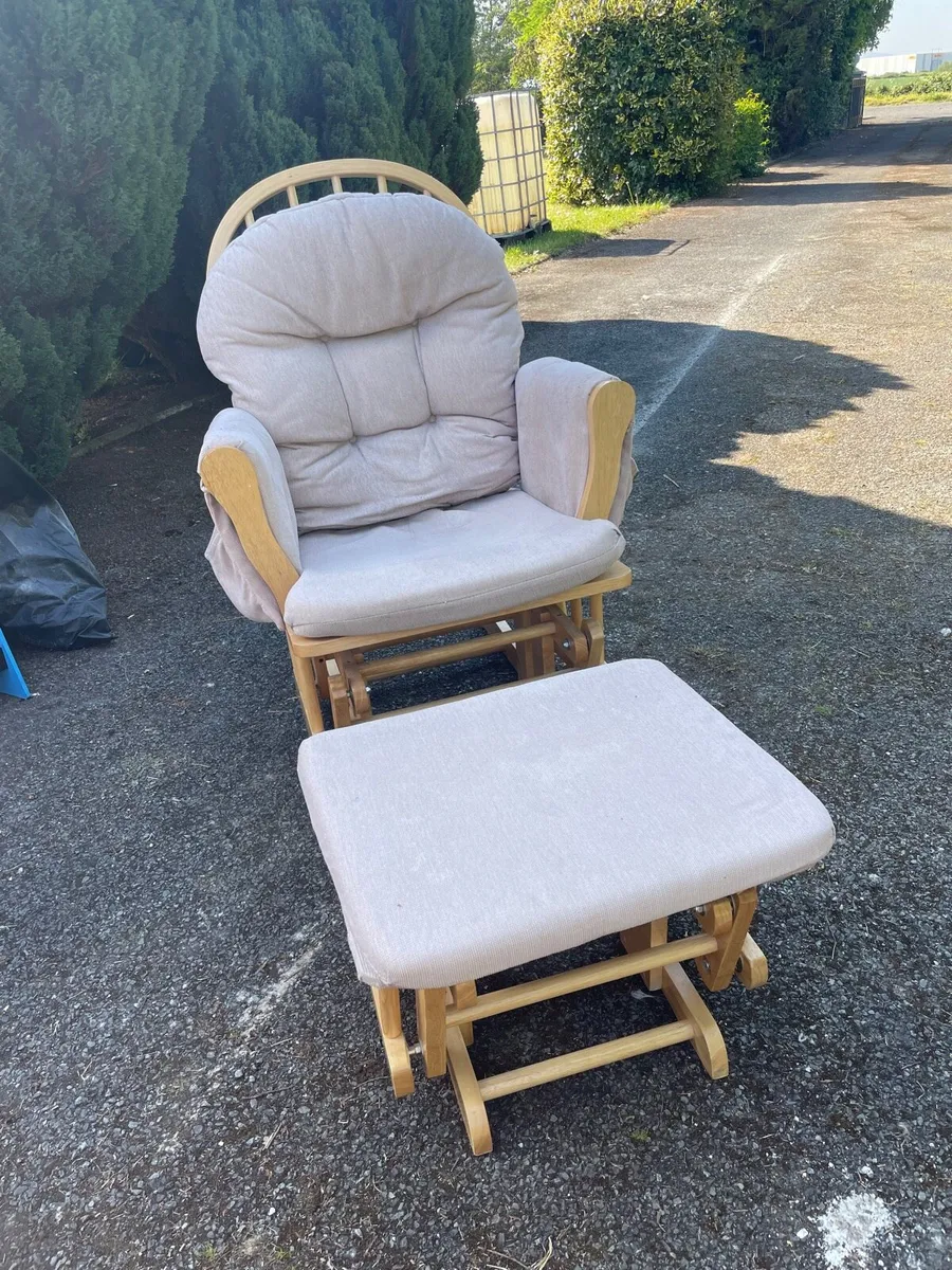 Rocking chair and foot stool set - Image 2