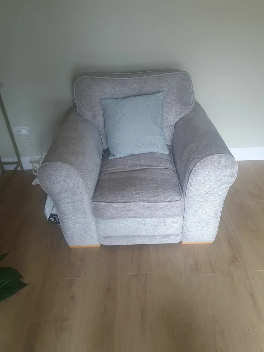 Couch and armchair - Image 3