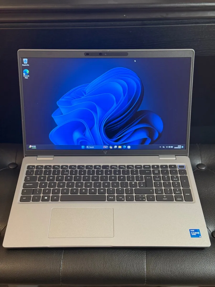 Dell Latitude 5520 Laptop i5/16GB/256SSD/FHD Touch - Image 1