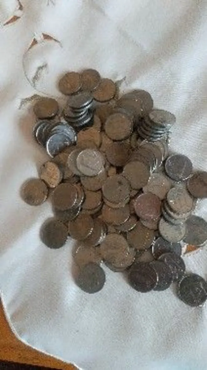 105. Vintage Irish 5p coins - Image 2