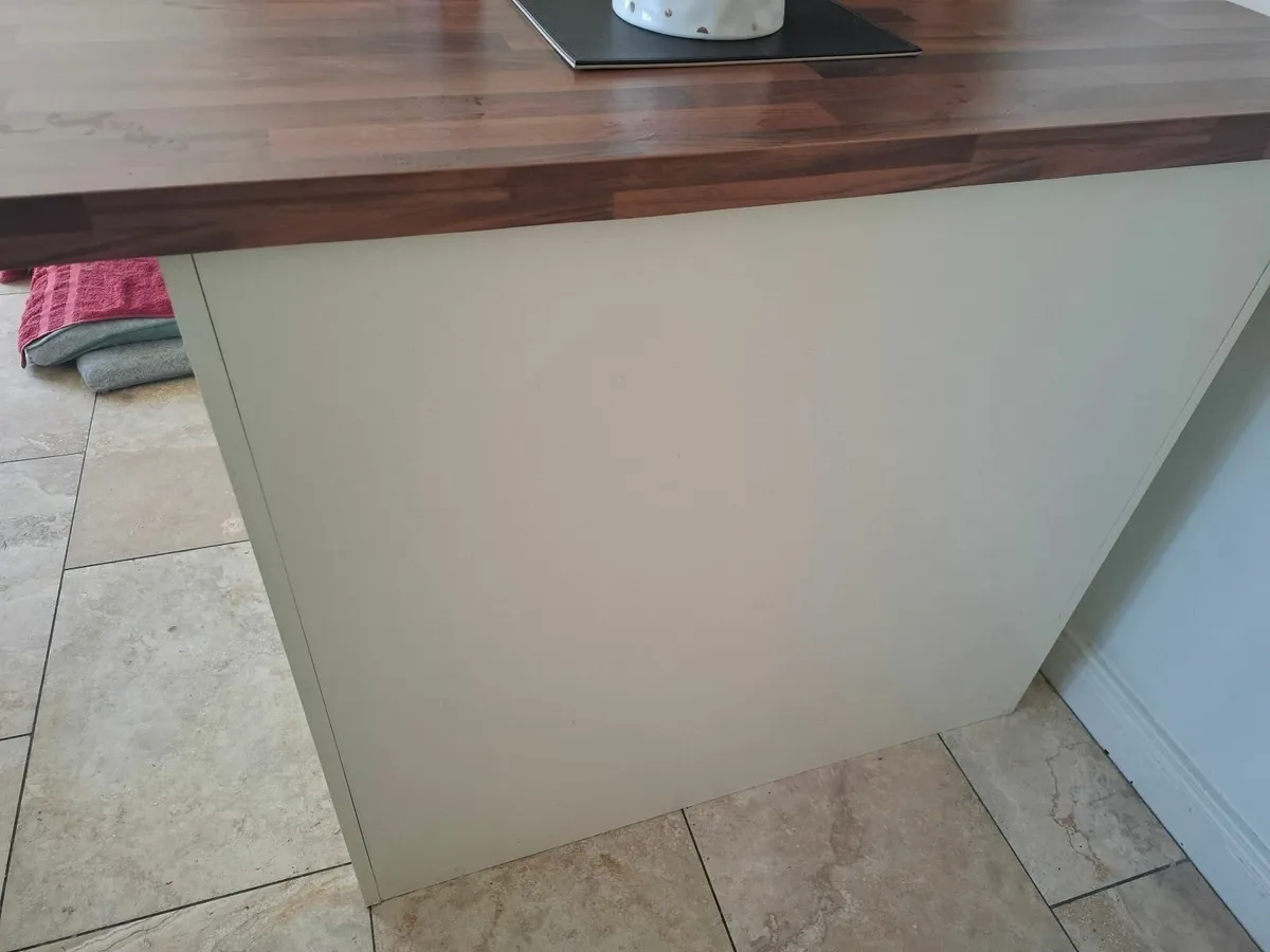 Kitchen island - Image 2
