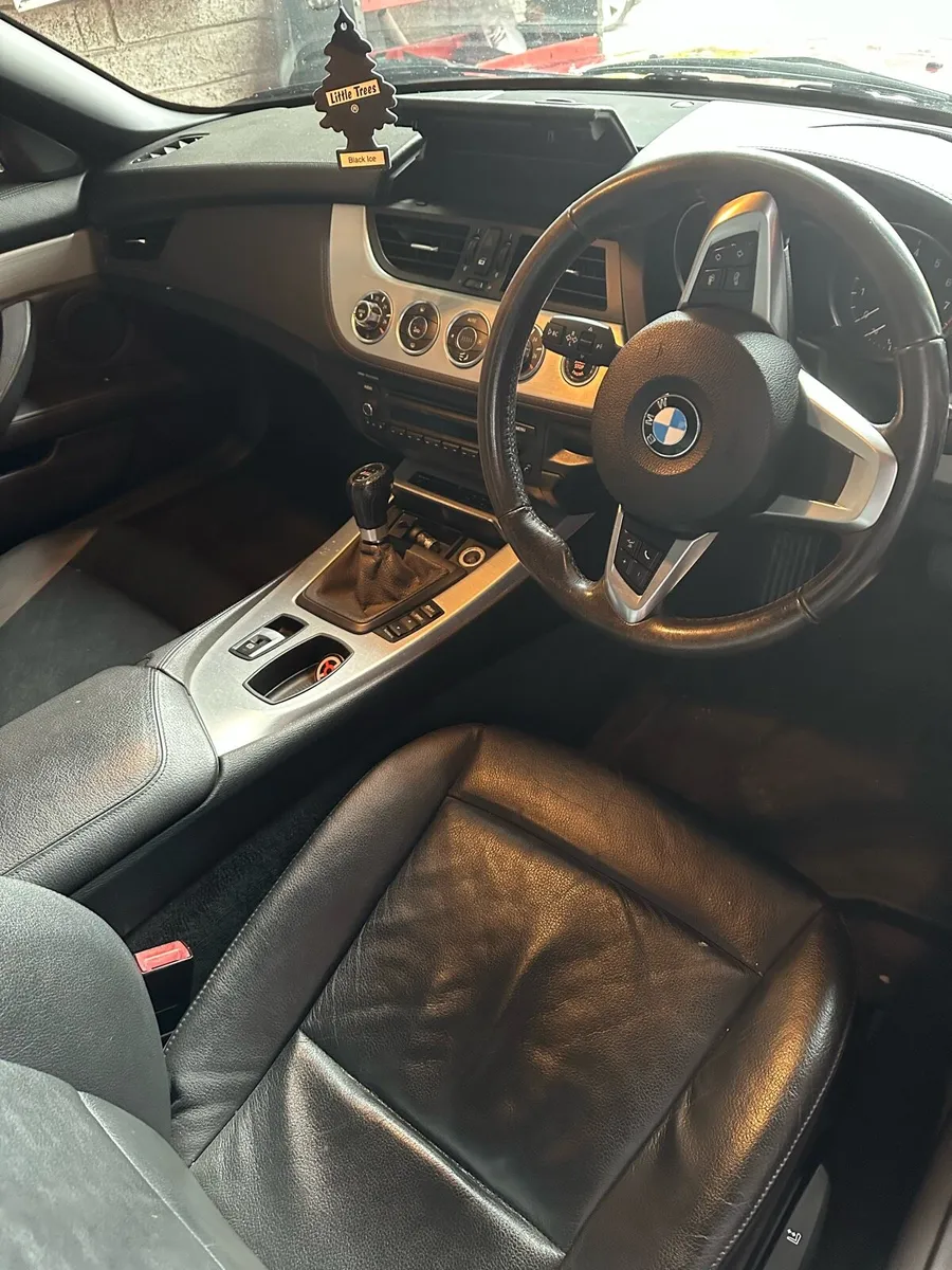 BMW z4 2.5 petrol 160 miles manual transmission - Image 4