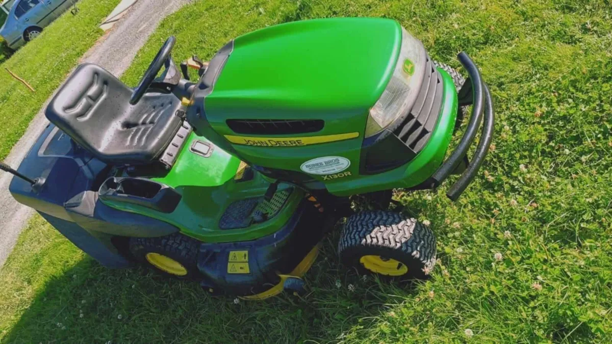 john deere lawnmower - Image 1