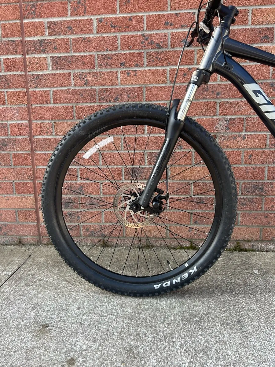 Giant Talon Mountain Bike - Image 3