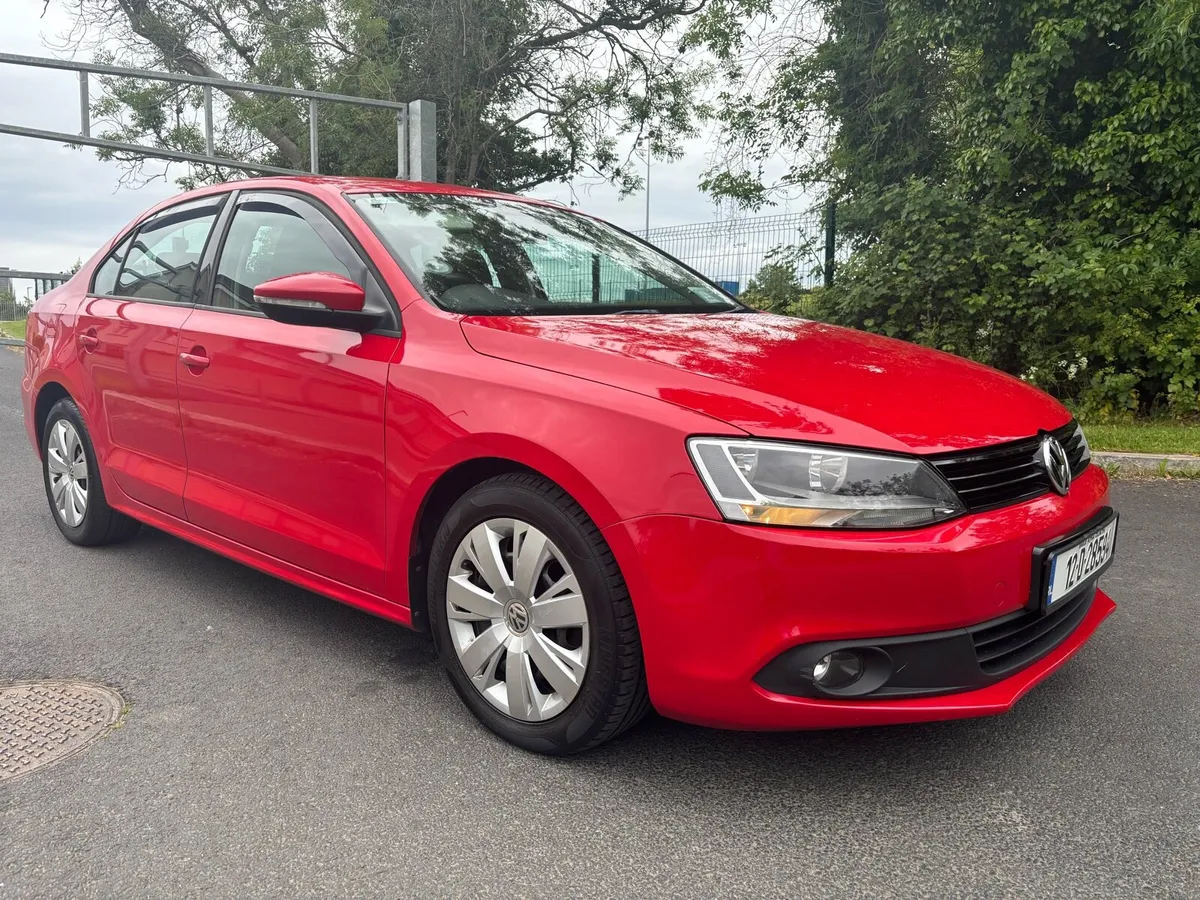 12 VW JETTA LOW MILEAGE - Image 2
