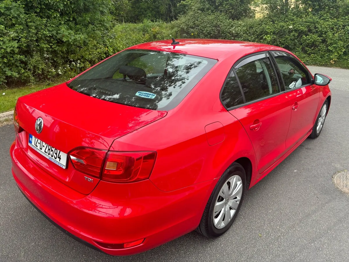 12 VW JETTA LOW MILEAGE - Image 3