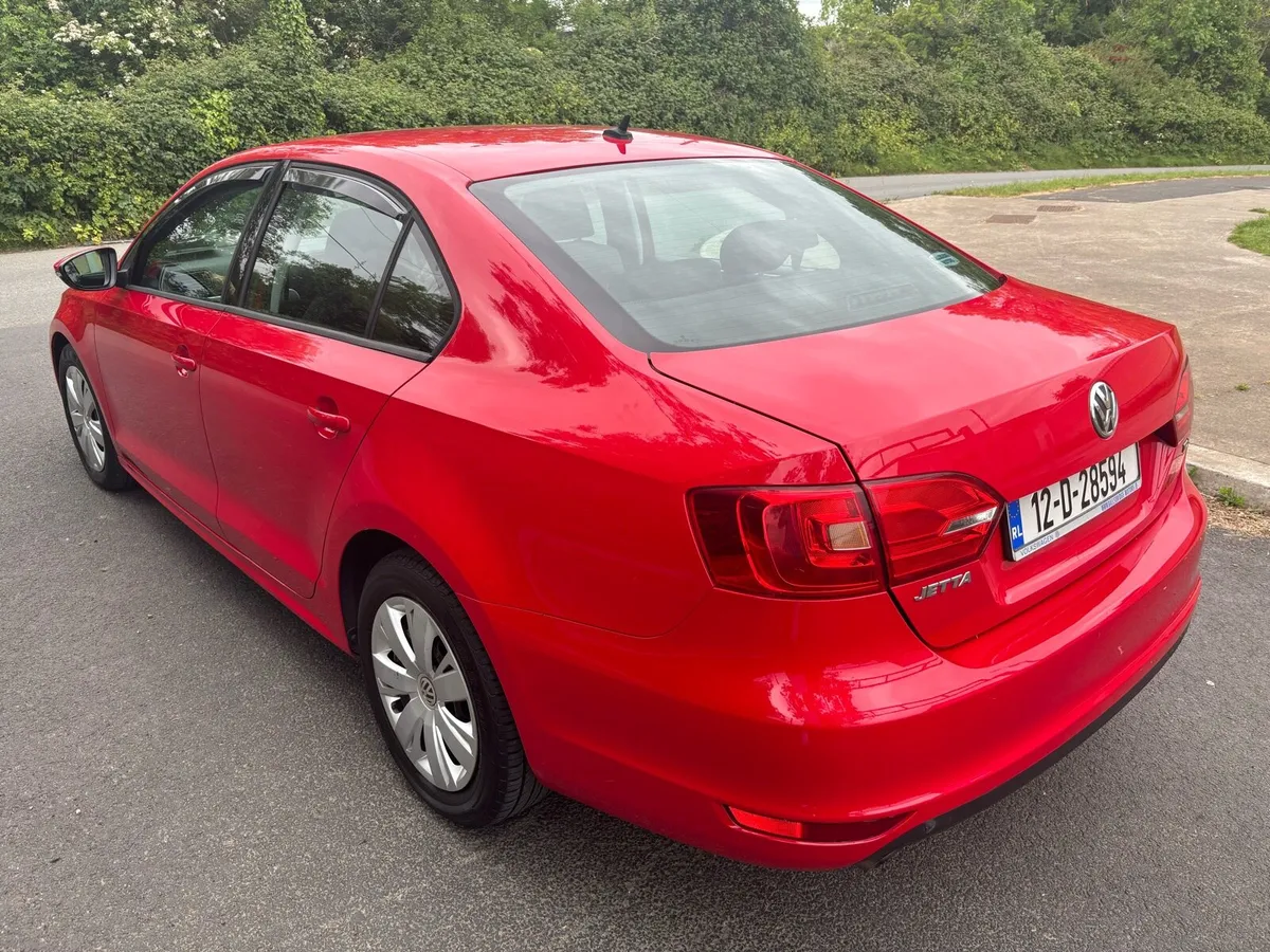 12 VW JETTA LOW MILEAGE - Image 4