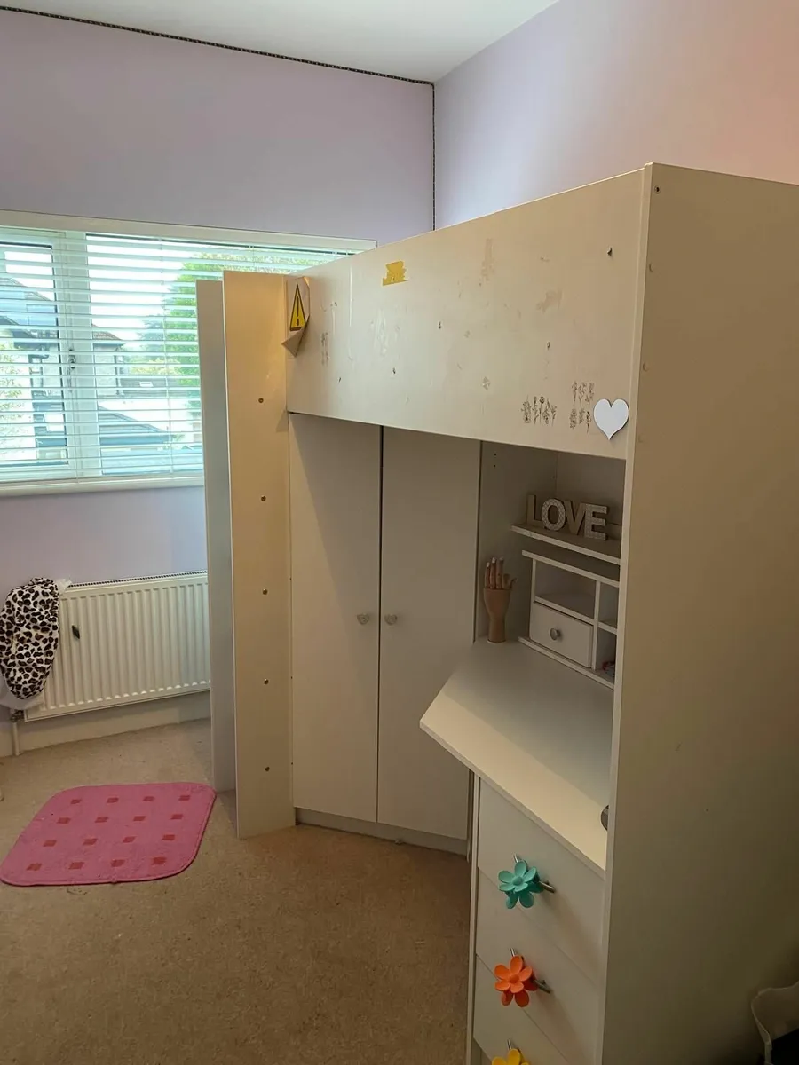 Children's loft Bed