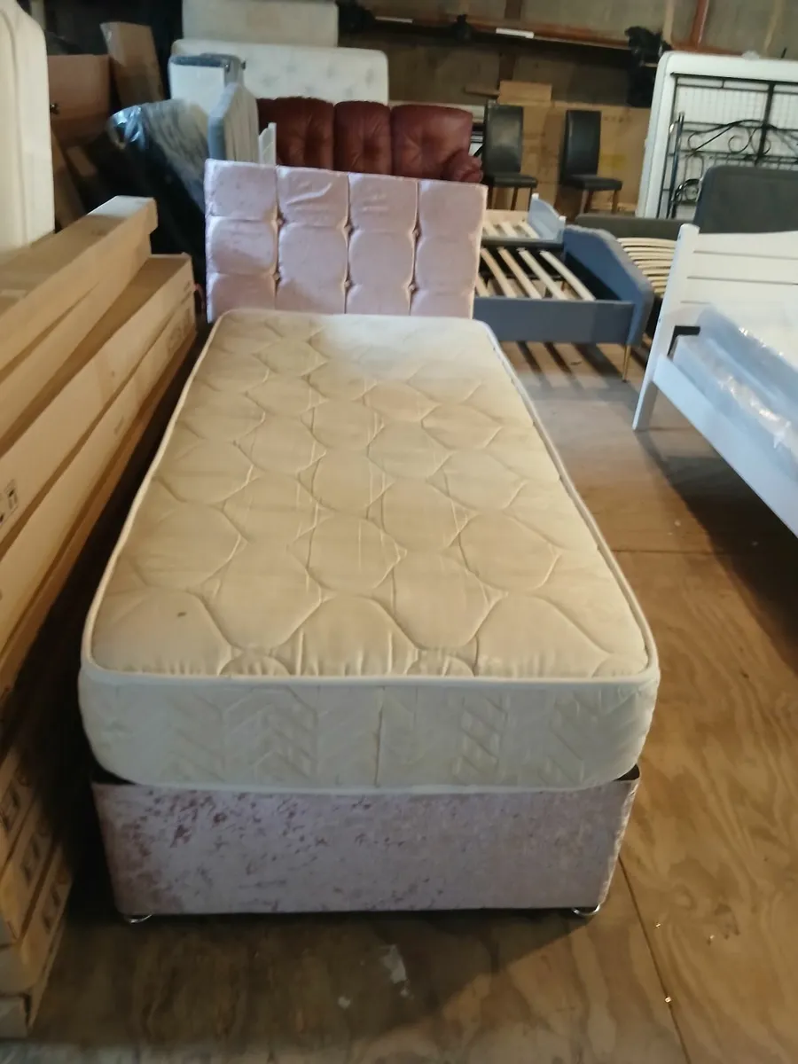 Bed - Image 1
