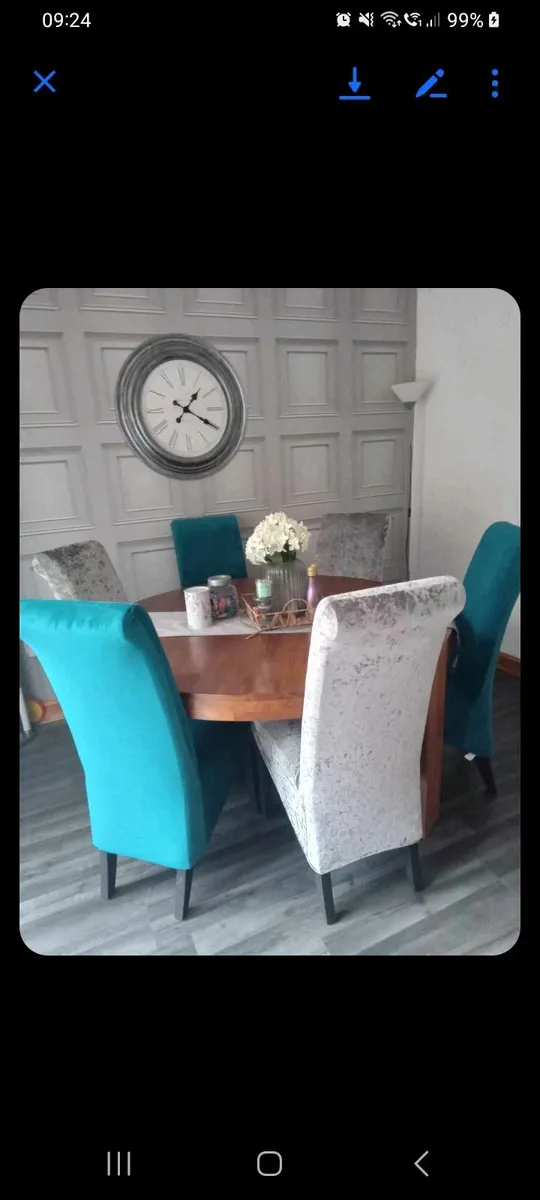 Table and chairs - Image 1